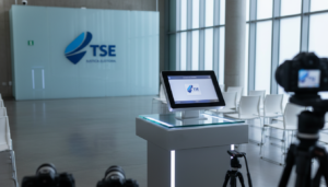 Urna eletrônica em destaque no Tribunal Superior Eleitoral (TSE)